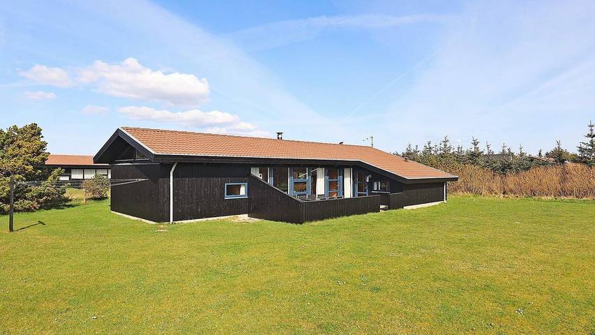 Ferienhaus für 9 Personen, mit Terrasse und Whirlpool sowie Sauna in Agger