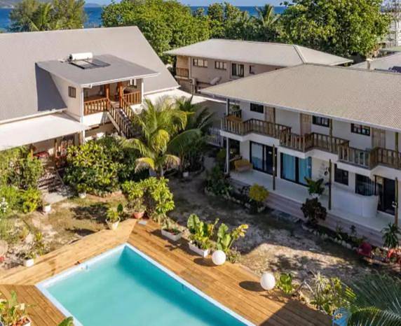 Maison d’hôte pour 3 personnes, avec jardin ainsi que piscine et jacuzzi