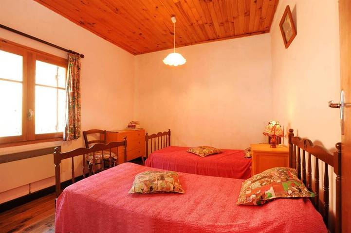 Location de vacances pour 4 personnes, avec jardin, animaux acceptés à Ayguatébia-Talau - 2