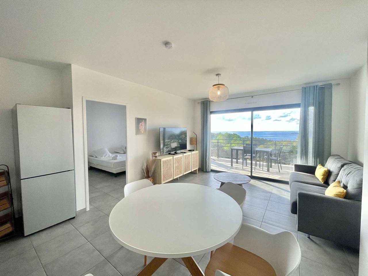 Ganze Wohnung, Ruhige 2-Zimmer-Wohnung mit Terrasse - Zentrum von Cargese in Cargèse, Regionaler Naturpark Korsika