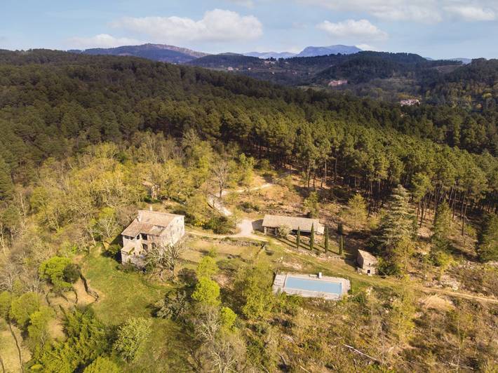 Gîte pour 22 personnes, avec terrasse ainsi que jardin et piscine - 1