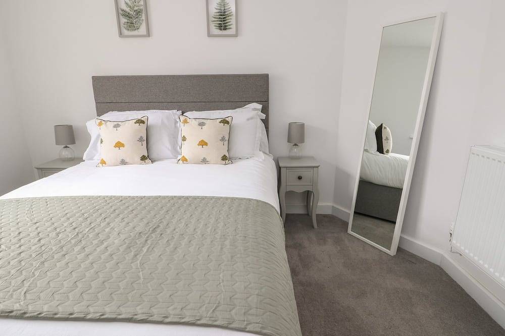Fir Tree Cottage, pet friendly, with a garden in Llanrug in Gwynedd
