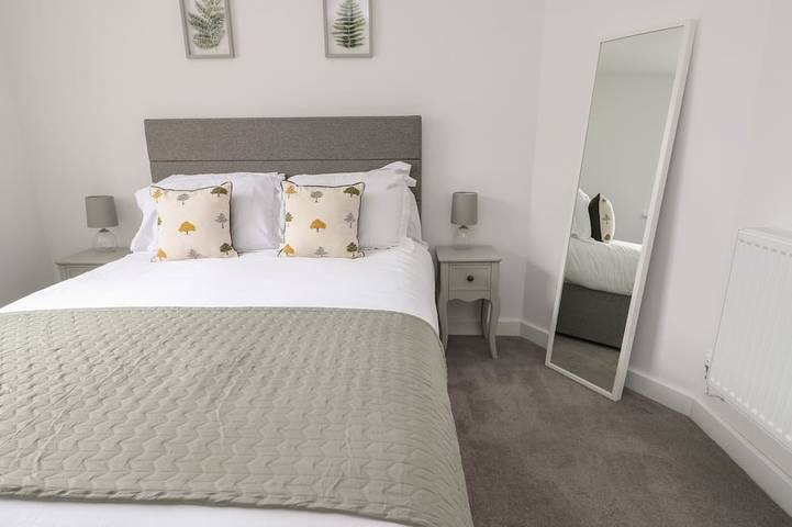 Fir Tree Cottage, pet friendly, with a garden in Llanrug in Gwynedd