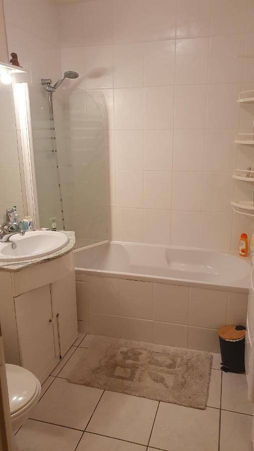 Location chambre privée avec salle de bain et Wc privatifs dans appartement moderne in Nantes, Région de Nantes