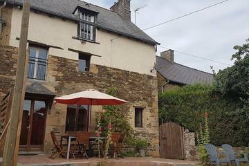 Gîte pour 5 personnes, avec terrasse et jardin à Évran