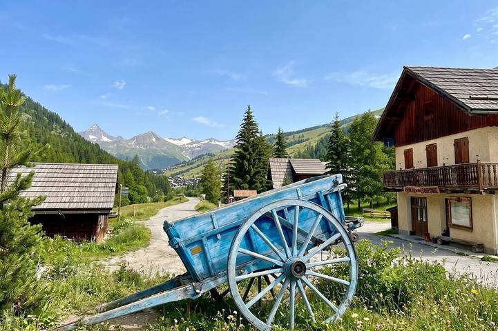 Entire apartment, Casa-Le Toussiard apart dans chalet St-Véran 4-6p in Saint-Véran, Queyras