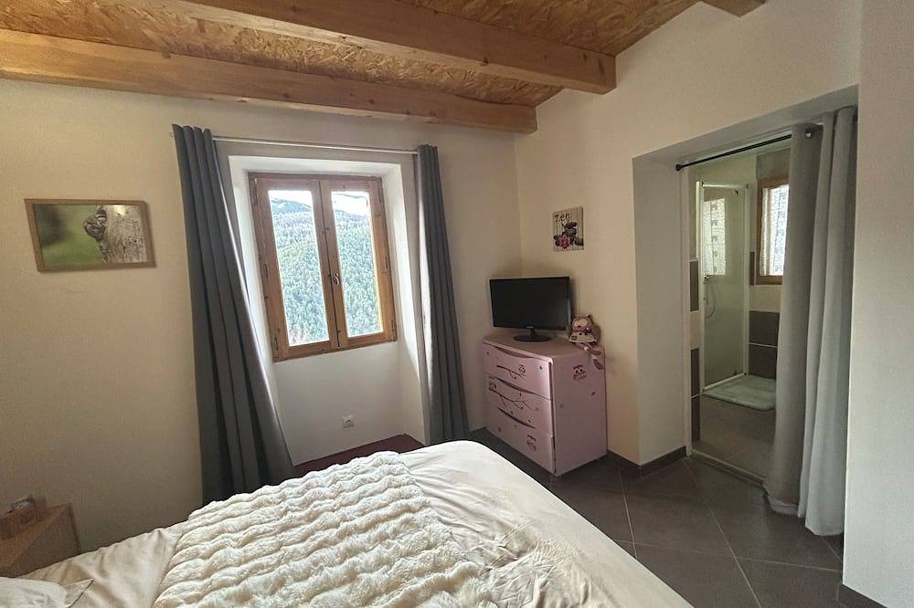 Cosy village house in Jausiers, Nationalpark Mercantour