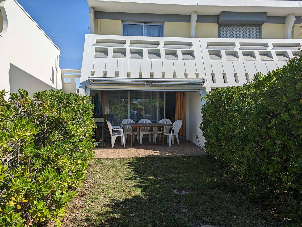 Apartamento entero, Duplex con Jardín Privado y Acceso Directo a la Playa, 7 Plazas, Parking y Climatización in Le Couchant, La Grande-Motte