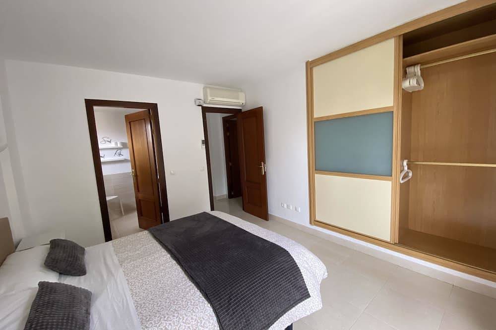 Ganze Wohnung, Azalea Cala Bona Super Apt-Pool-Wifi-1 Min Beach- Bdrm-2Bthrm-Terrasse in Cala Bona, Son Servera