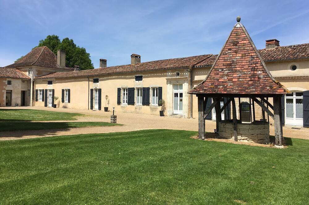Gîte de charme en Périgord de 4 à 6 pers avec piscine au calme. in Grignols, Périgord Blanc