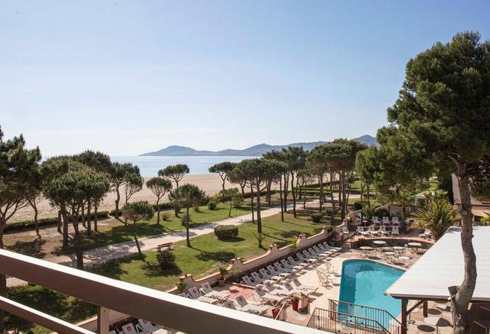 Hôtel pour 3 personnes, avec jardin ainsi que vue et piscine