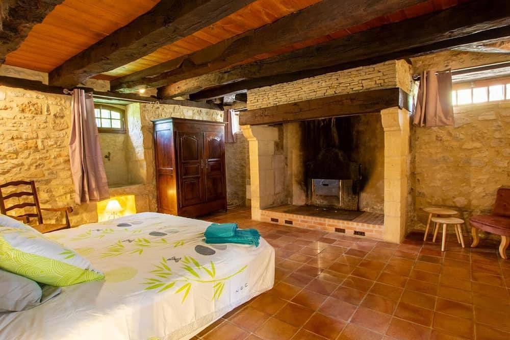 Charmantes Landhaus mit Gemeinschaftspool, 4 Personen in Thenon, Périgord Noir