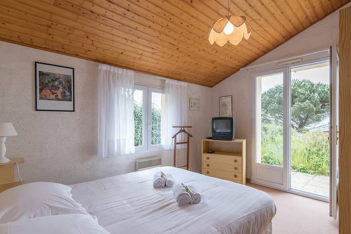 Location de vacances pour 10 personnes, avec terrasse et jardin dans Plage Du Port Meleu Prefailles - 3