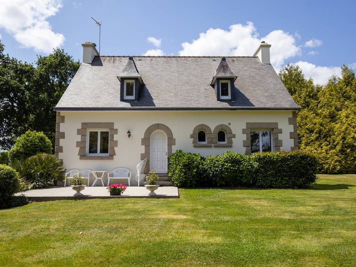 Gîte pour 6 personnes, avec jardin à Plouisy