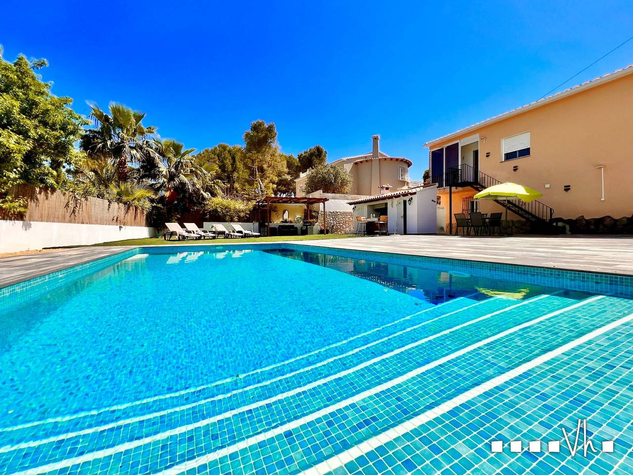 Villa en Moraira para 6 con piscina privada, a 500m de la playa, cerca de supermercados y restaurantes in Teulada, Costa Blanca