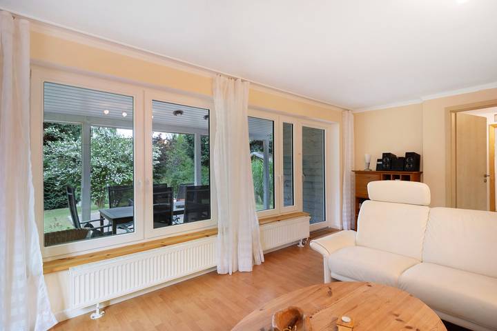 Holiday Home "Zwischen Den Seen" with Private Terraces, Garden and Wi-Fi in Wiefelstede, Ammerland