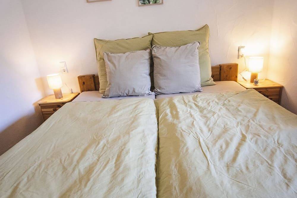 Ganze Wohnung, Neue, gemütliche Ferienwohnung direkt an der Haselbach in Bischofsheim an der Rhön, Rhön-Bayern