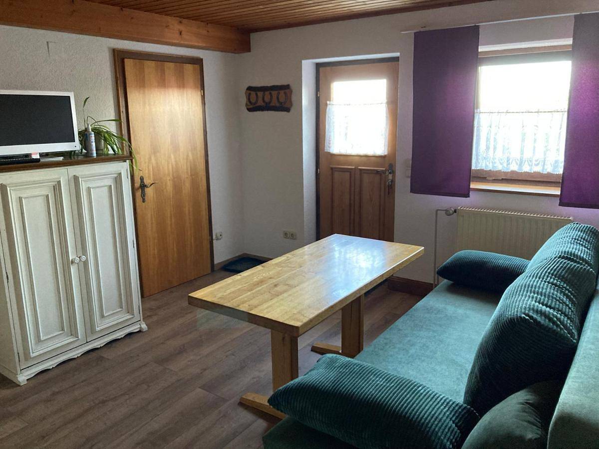 Ganze Wohnung, Apartment with Balcony in Grattersdorf, Ostbayern