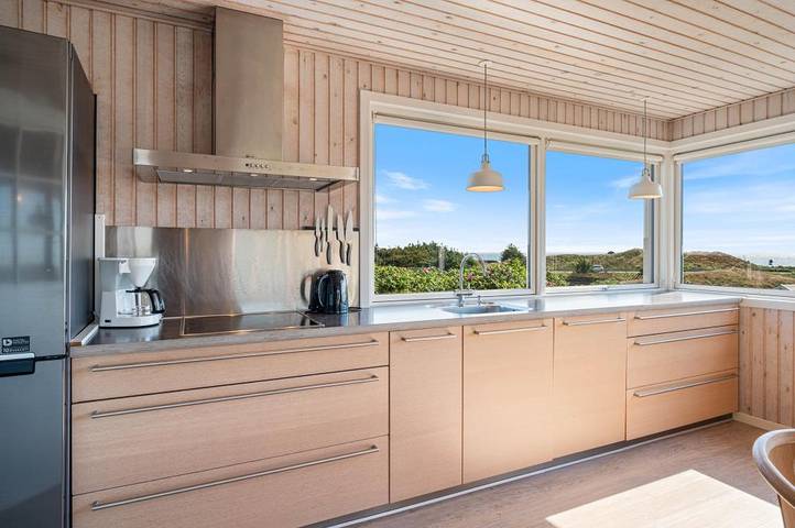 Helles und freundliches Ferienhaus mit Fjordaussicht und toller Terrasse in Hvide Sande, Holmsland Klit