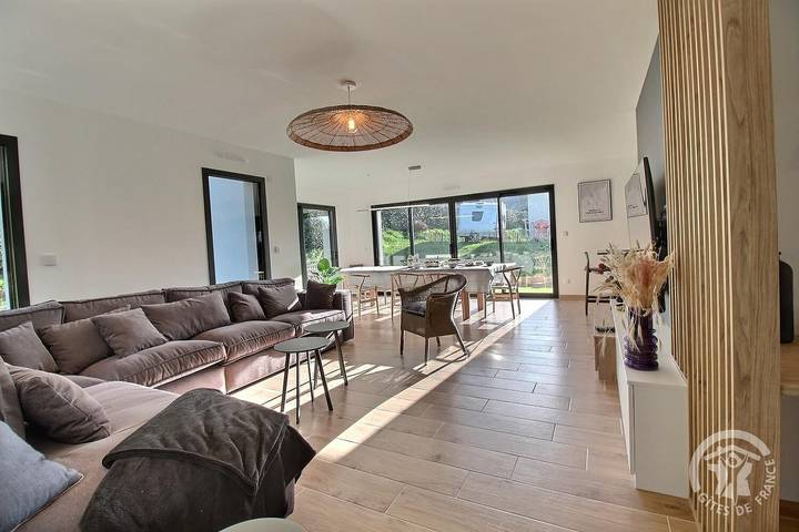 Gîte pour 7 personnes, avec Terrasse et Jardin à Trévou-Tréguignec