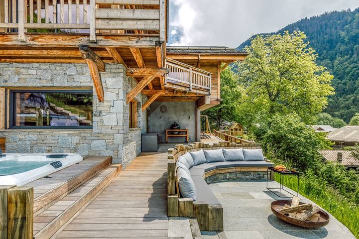 Chalet pour 12 personnes, avec jardin ainsi que terrasse et jacuzzi à Montriond