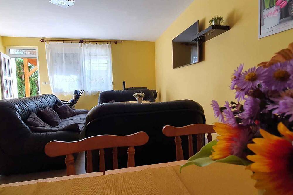 Ganze Wohnung, Ferienwohnung mit überdachte Terrasse in Gyenesdias, Balaton Hochland Nationalpark