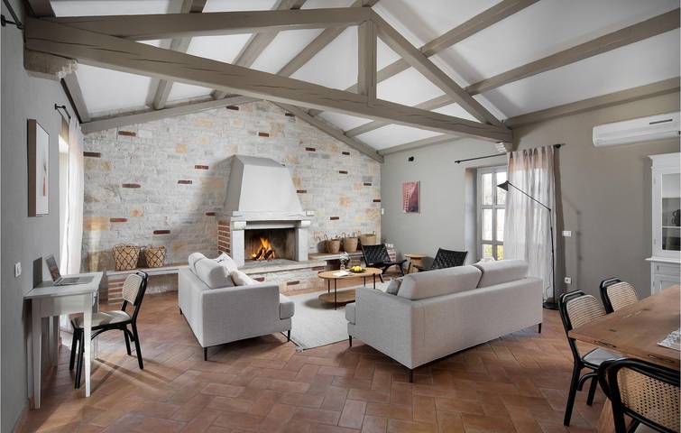 Geräumige 2-Zimmer-Wohnung mit Pool, Terrasse, WLAN und Parkplatz in der Nähe von Heraki in Sveti Lovreč Pazenatički, Zentralistrien