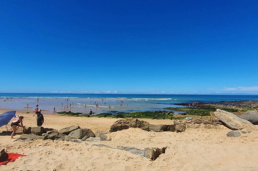 Ganze Wohnung, Awaiting you at Chez Nous the 1 bedroom home with a sea view. Sleeps 2 Guests in Praia das Maçãs, Azenhas do Mar