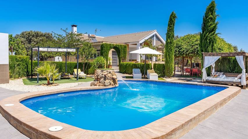 Chalet para 10 personas, con piscina en Loja - 4