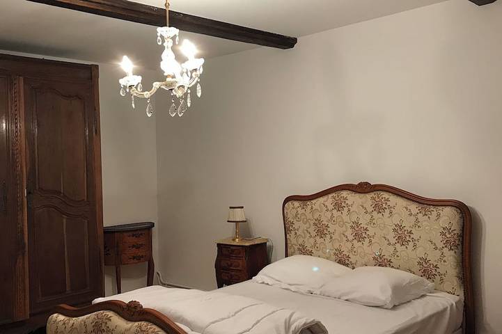*country house with ornamental garden 200 m from the lake in Givry-en-Argonne, Marne