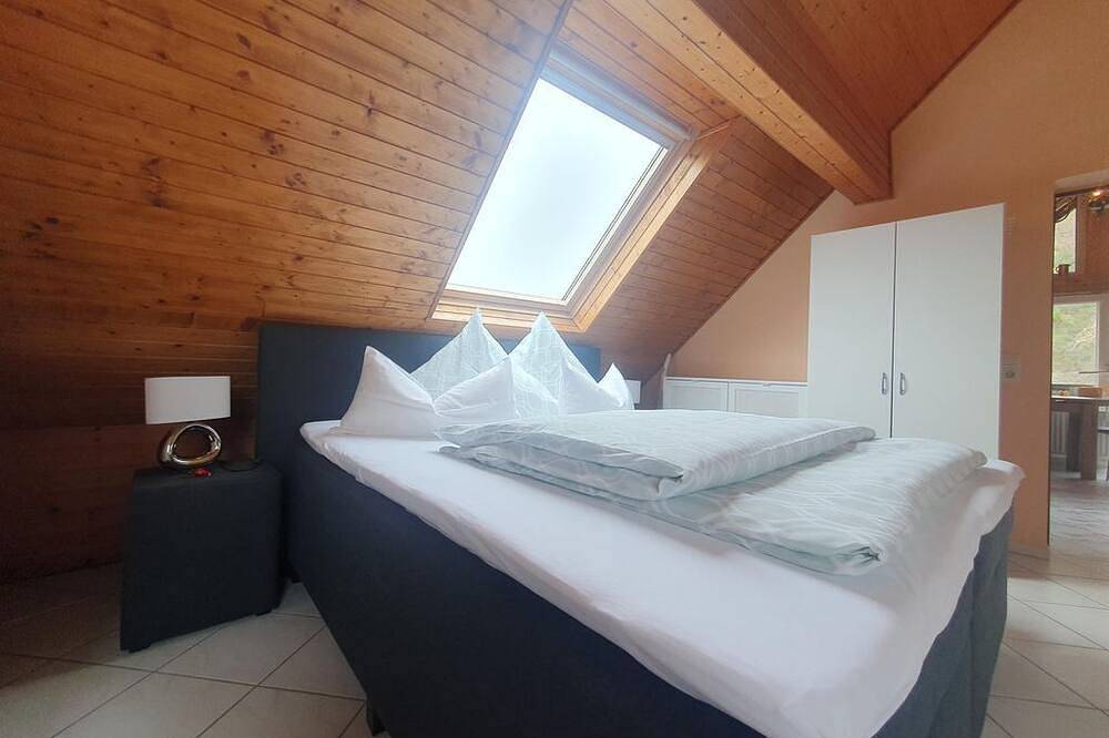 Ganze Wohnung, Ferienwohnung altes Fachwerkhaus \"Mutter Mosel\" - Ferienwohnung mit Balkon in Burg Eltz, Löf