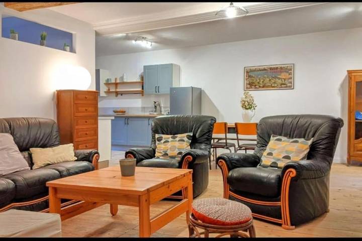 Maison de campagne pour 10 personnes, avec jardin et vue, animaux acceptés dans Mijanès
