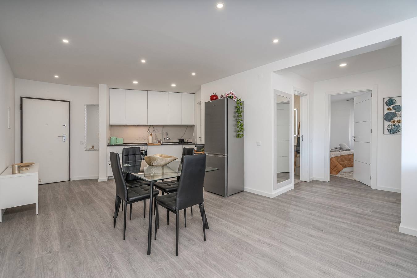 Apartamento inteiro, Apartamento 'Beje - Atlântico' com Vista Mar, Wi-Fi e Ar Condicionado in Praia da Rocha, Portimão