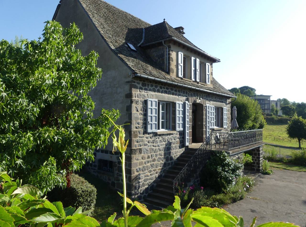 Gîte "L'Oustal de Salers" - vue exceptionnelle monts du Cantal in Salers (Cantal), Parc naturel régional des Volcans d'Auvergne