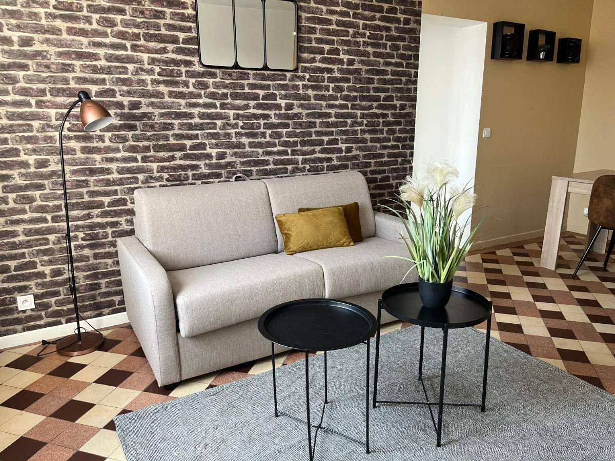 Appartement entier, **Rétro Chic/Aéroport Cdg/Parc Asterix/Parc des Expos/Paris** in Goussainville, Val-d'Oise
