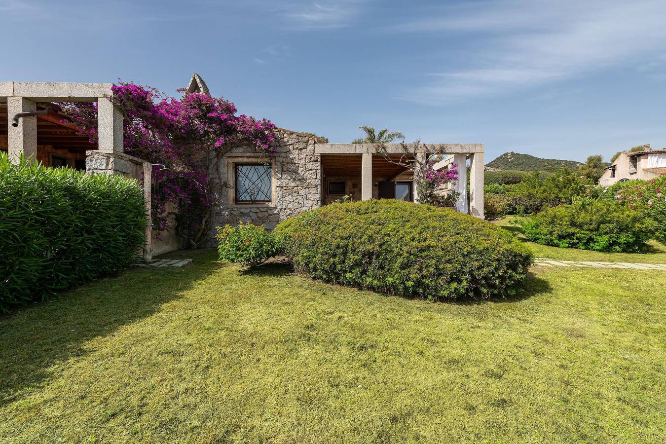 Villa 'Villetta 305' mit Meerblick, Garten, Tennisplatz und Klimaanlage in Sant'Elmo, Cagliari Provinz