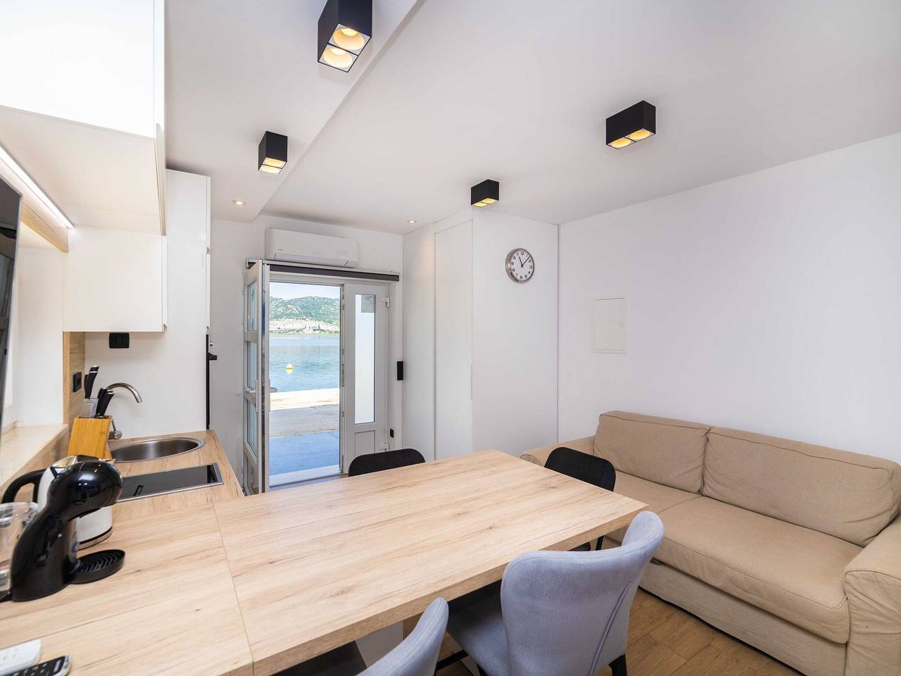 Ganze Wohnung, Apartments Ema - Studio Apartment with Sea View in Rogotin, Dubrovnik-Neretva