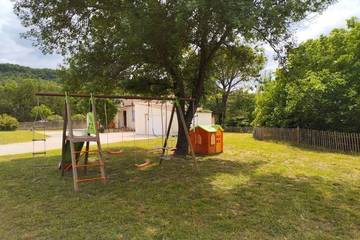 Gîte pour 7 personnes, avec jardin à Laval-Saint-Roman