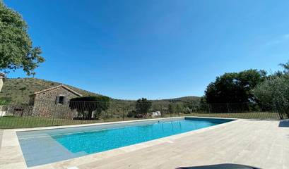 Gîte pour 4 personnes, avec jardin ainsi que vue et piscine à Lachapelle-sous-Aubenas