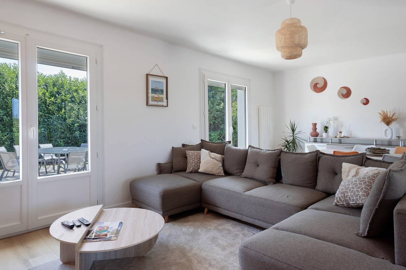 Familienhaus „Kernevez“: Nahe am Meer, Weitblick im Obergeschoss, Private Terrasse & Garten in Trébeurden, Rosa Granitküste