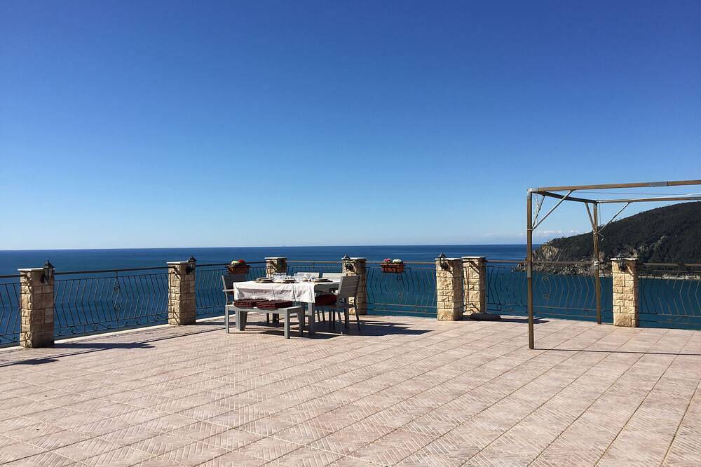 Entire apartment, 3 Bedrooms Apartment in Moneglia with Sea View (Cin It010037C2Rcdl9567 in Moneglia, Riviera di Levante