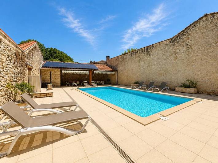 Villa pour 7 personnes, avec Balcon et Terrasse ainsi que Piscine et Vue