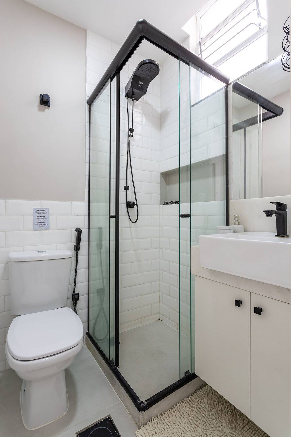 Appartamento intero, 10 minutes from Flamengo Beach, next to the subway | Ct404 in Catete, Rio de Janeiro