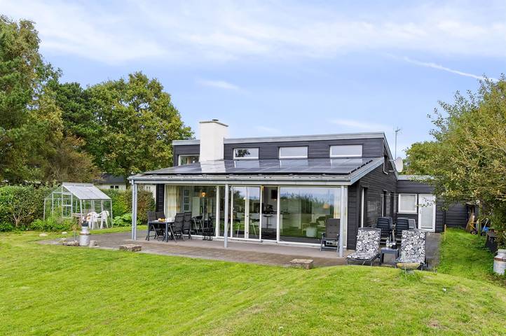 Ferienhaus für 8 Personen, mit Whirlpool und Terrasse sowie Sauna