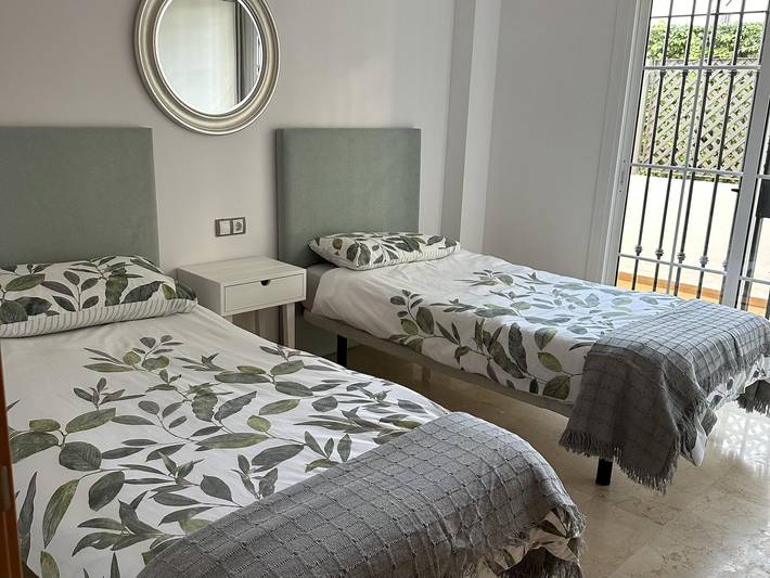 Apartamento vacacional entero, Apartamento de vacaciones para 4 personas con jardín in San Luis de Sabinillas, Manilva