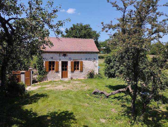 Gîte pour 3 personnes, avec vue et jardin dans Cesset