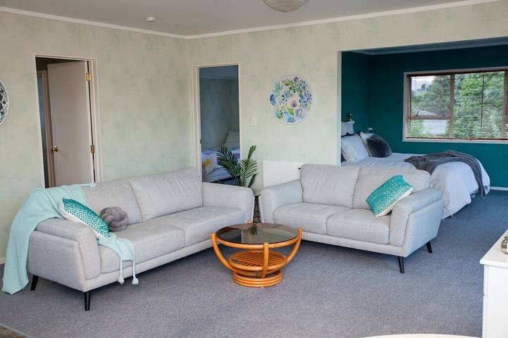 Holiday home for 20 people, with garden and balcony in Bay of Plenty