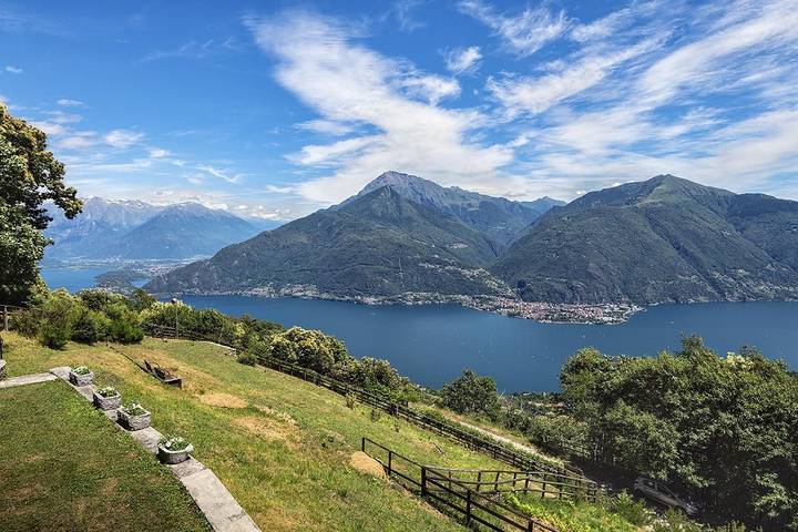 Ferienhaus für 8 Personen, mit Terrasse und Garten sowie Sauna und Seeblick in Cremia