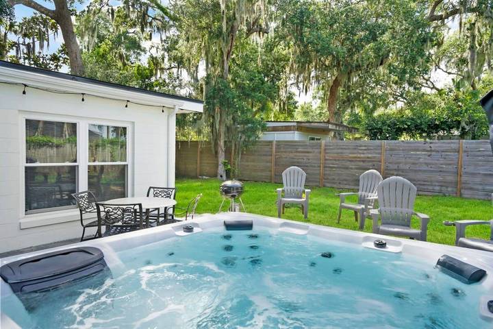 Vacation rental for 8 people, with terrace and yard, with pets in St. Augustine