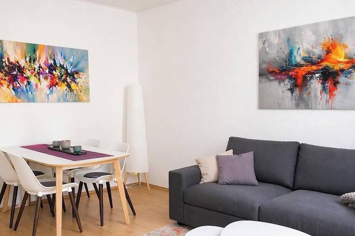 Ganze Wohnung, Zentral | Balkon | Smart-Tv | Waschmaschine in Gera, Ostthüringen